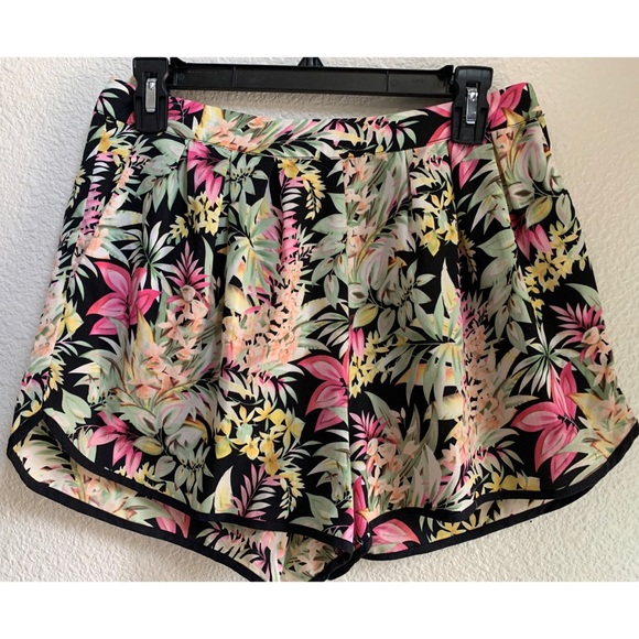 Flower Summer Shorts - Picture 1 of 3